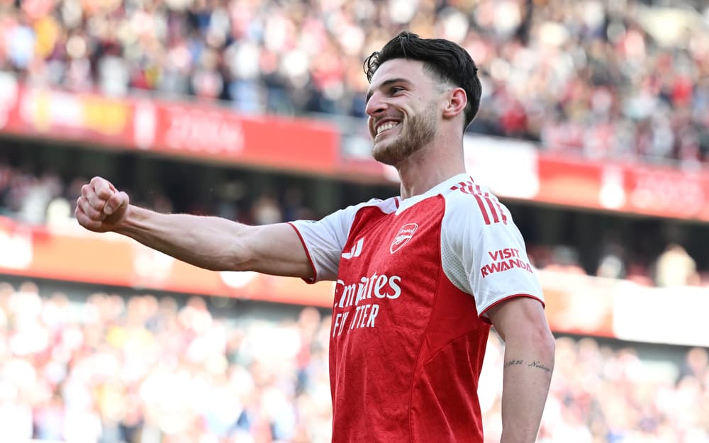 Arsenal Looks to Narrow Gap on Premier League Leaders Against Newcastle