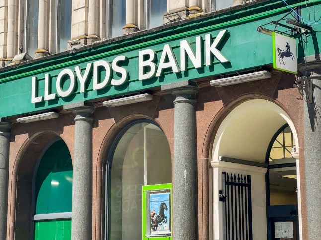 Lloyds Bank Introduces Innovative Cash Deposit Feature for All Customers