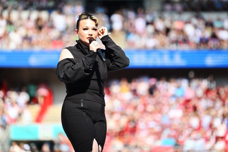 Lola Young Recovers After On-Stage Collapse: A Rollercoaster of Emotions at All Things Go Festival