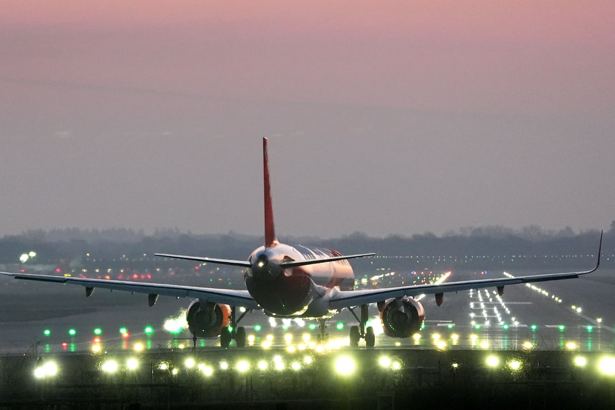 Near Miss at Nice Airport: Jet Nearly Crashes into EasyJet Flight