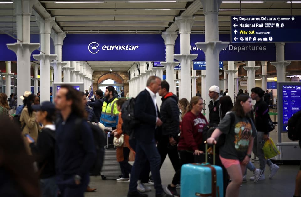 New EU Rules Set to Delay UK Travelers at Airports