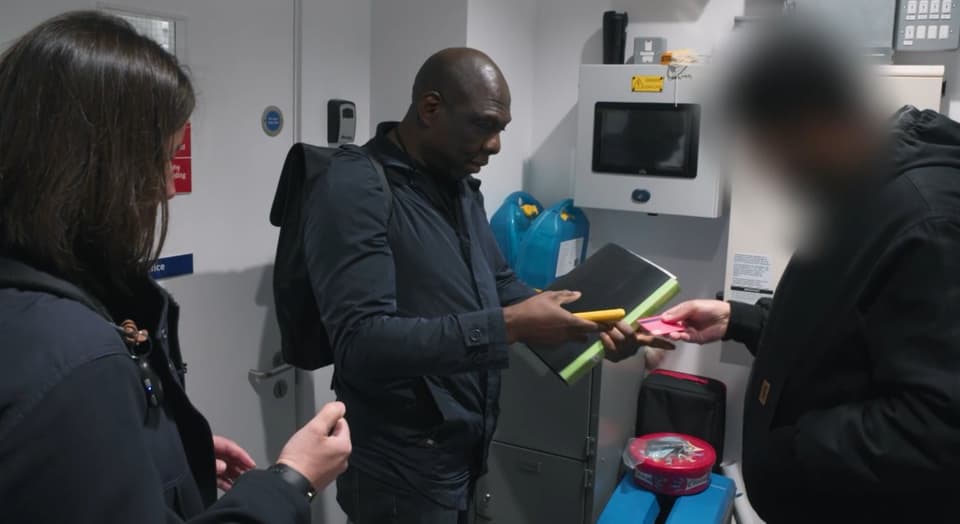 The Great London Fare Dodging Heist: 26,000 Ride Free Thanks to Contactless Card Scam